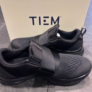 TIEM slipstream women’s cycling shoe size 8, triple black